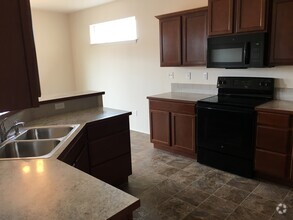 Building Photo - Hayden home in SW Redmond!