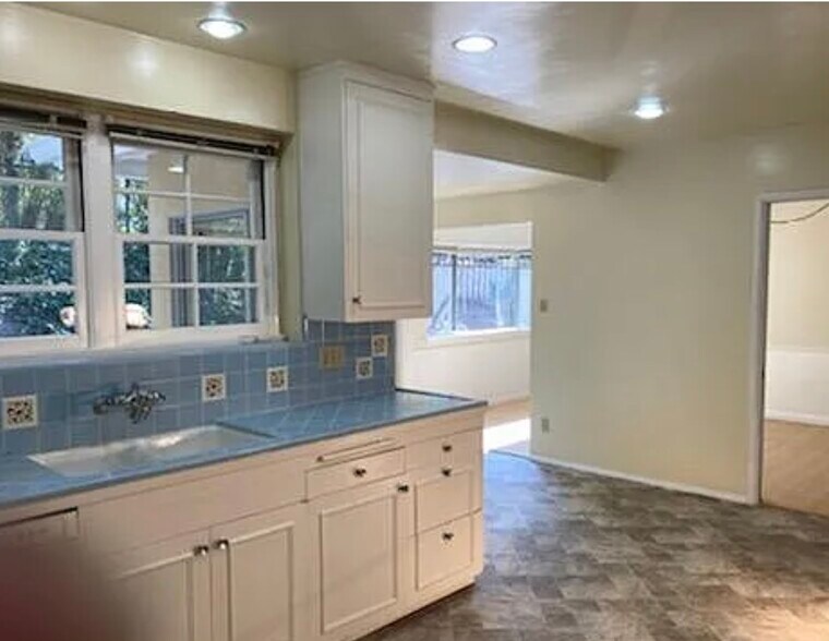 Building Photo - 4748 Zelzah Ave