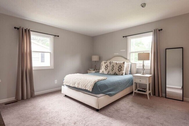 Building Photo - Well-Appointed East-Side Home with Exceptional Living Space in Sycamore Knolls