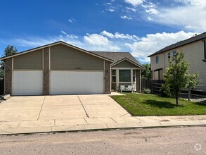 Building Photo - 6 MONTH LEASE - Spacious 4BD Home with 3-C...