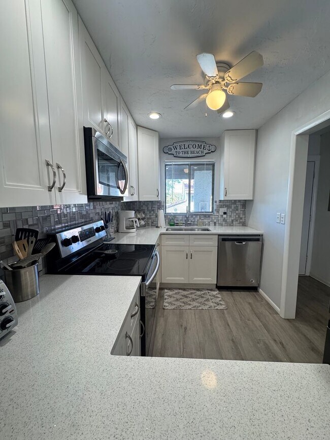 Building Photo - Annual turnkey furnished 2-Bedroom, 2-Bath...