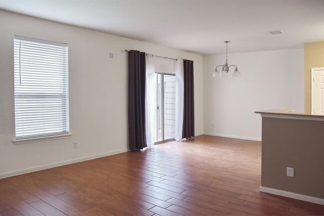 Building Photo - 16016 Summerville Lake Dr