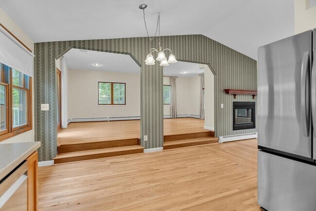 Building Photo - 367 Plain Meeting House Rd