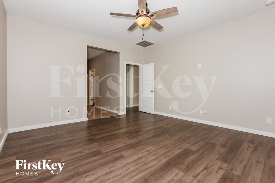 Building Photo - 732 Carlsbad Dr