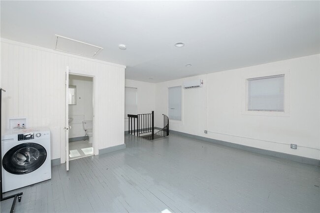 Building Photo - 206 S Sims Ave