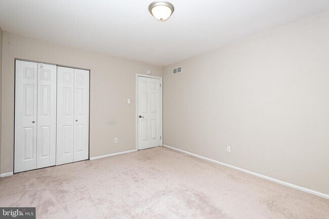 Building Photo - 201 Fairfax Ct