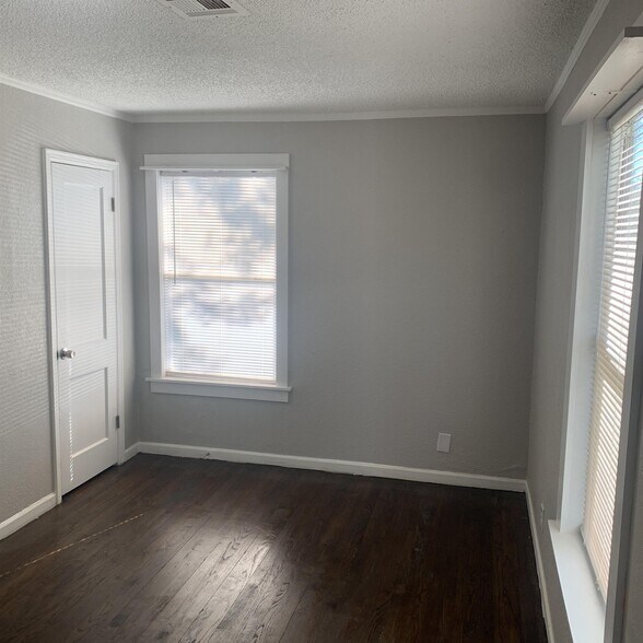 Building Photo - 1523 N Columbia Ave