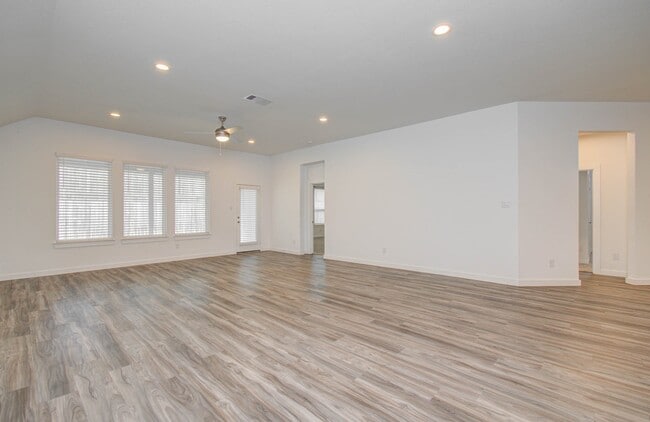 Building Photo - 10011 Angelina Wds Ln