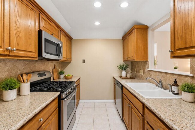 Building Photo - 8340 Fathom Cir