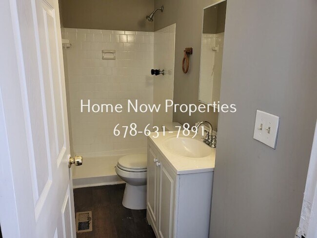 Building Photo - Beautiful 5 bedroom/3 bath in Stone Mountain!