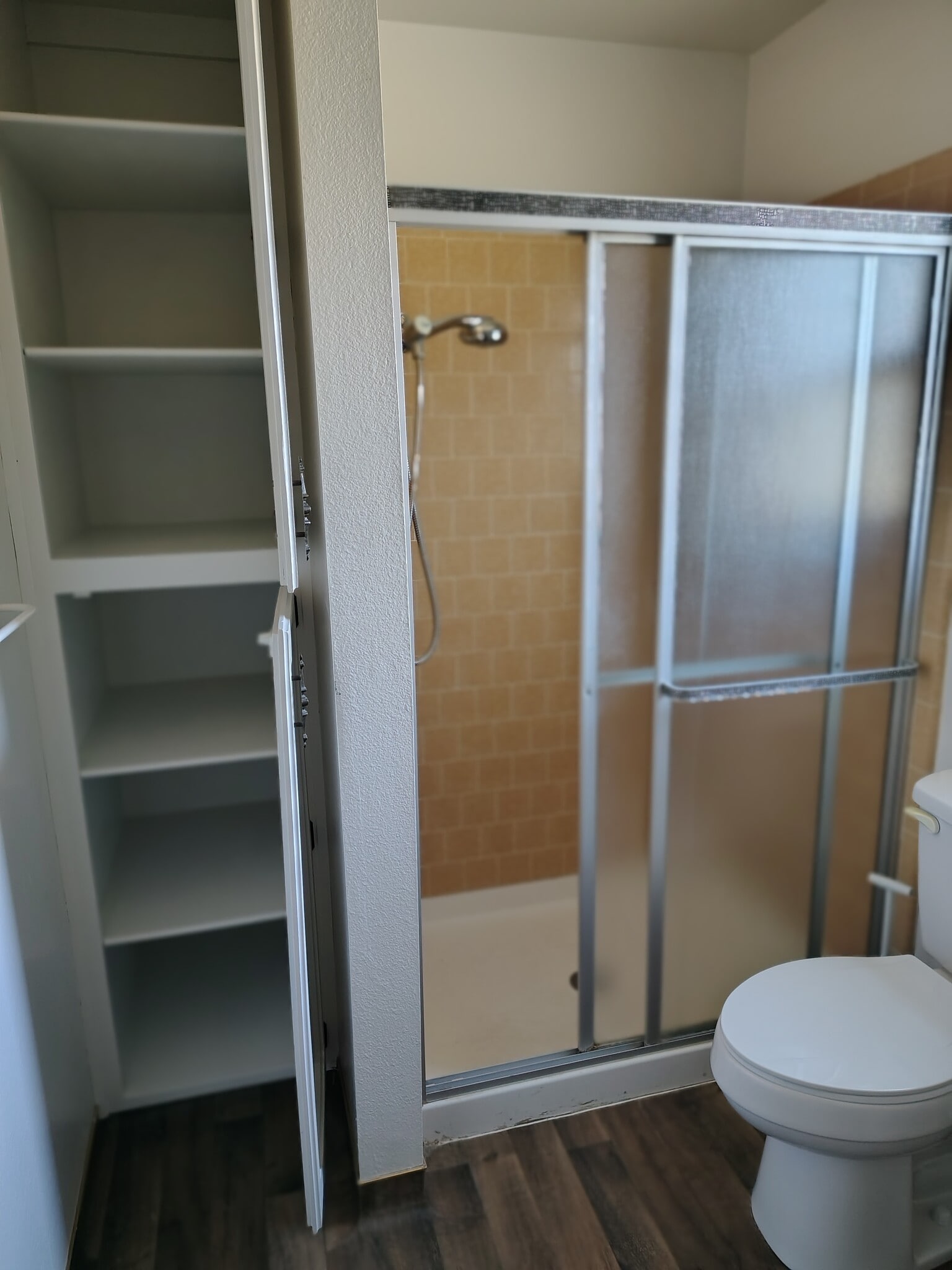 Master Bath - 1100 S Edison St