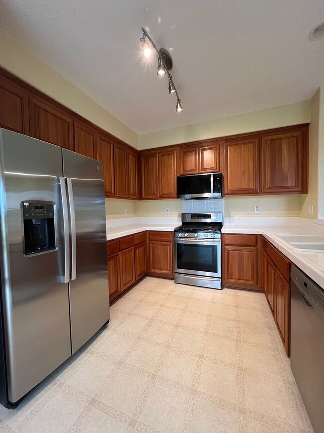 Building Photo - 4br in Bay Breeze Community