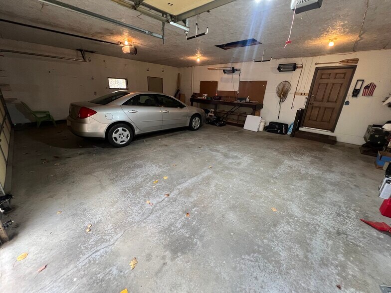 Building Photo - 2477 28 1/2 St