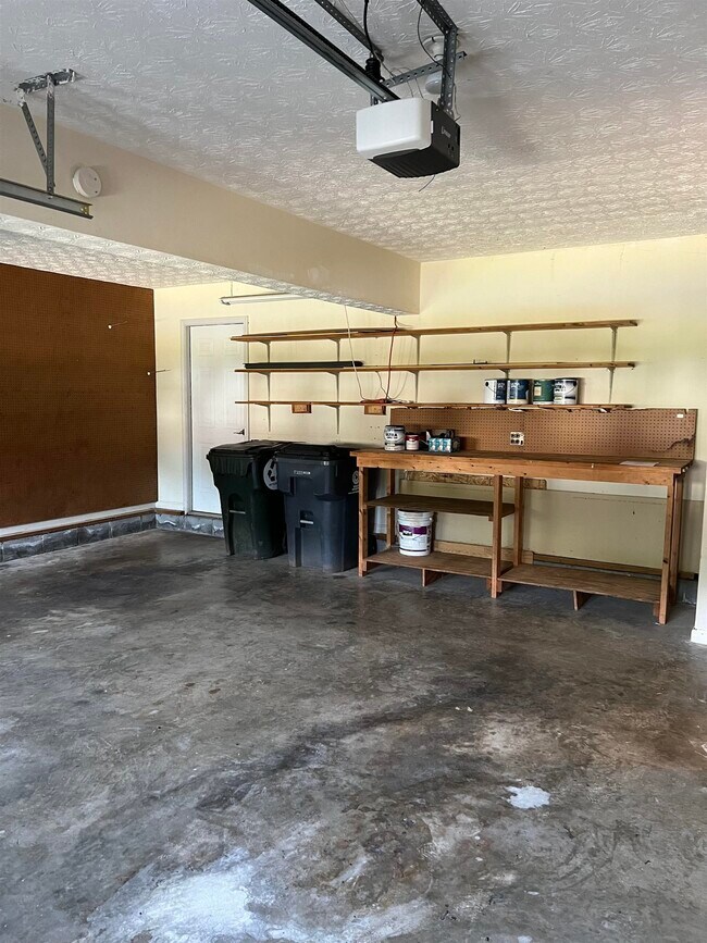 Building Photo - 700 Cirrus Ct