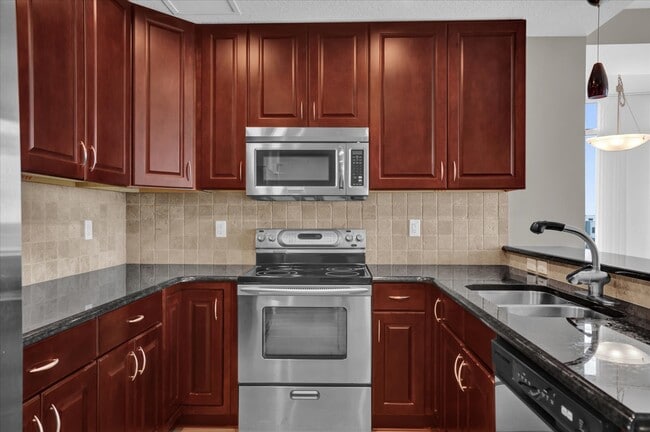 Building Photo - 101 S Eola Dr