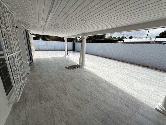 Building Photo - 11602 NW 58th Ave