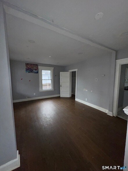 Building Photo - 154 Frank St