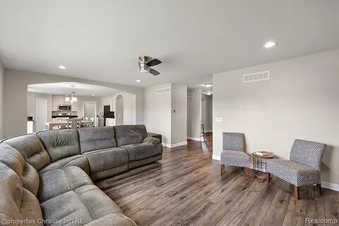 Building Photo - 61171 Saddlecreek Dr