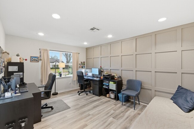 Building Photo - 5807 Ettrick Dr