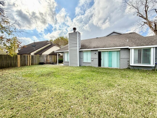 Building Photo - 11910 Green Glade Dr