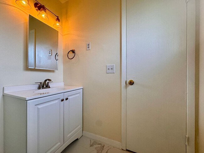 Building Photo - Charming 3 Bed/2 Bath Single Family Home in Winter Park!