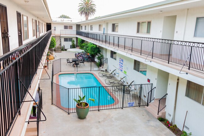 Building Photo - 2928 4th St