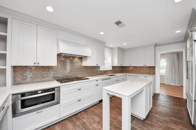 Building Photo - 6403 Waltway Dr