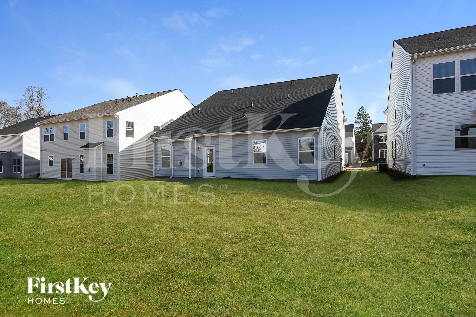 Building Photo - 565 Hillpark Ln