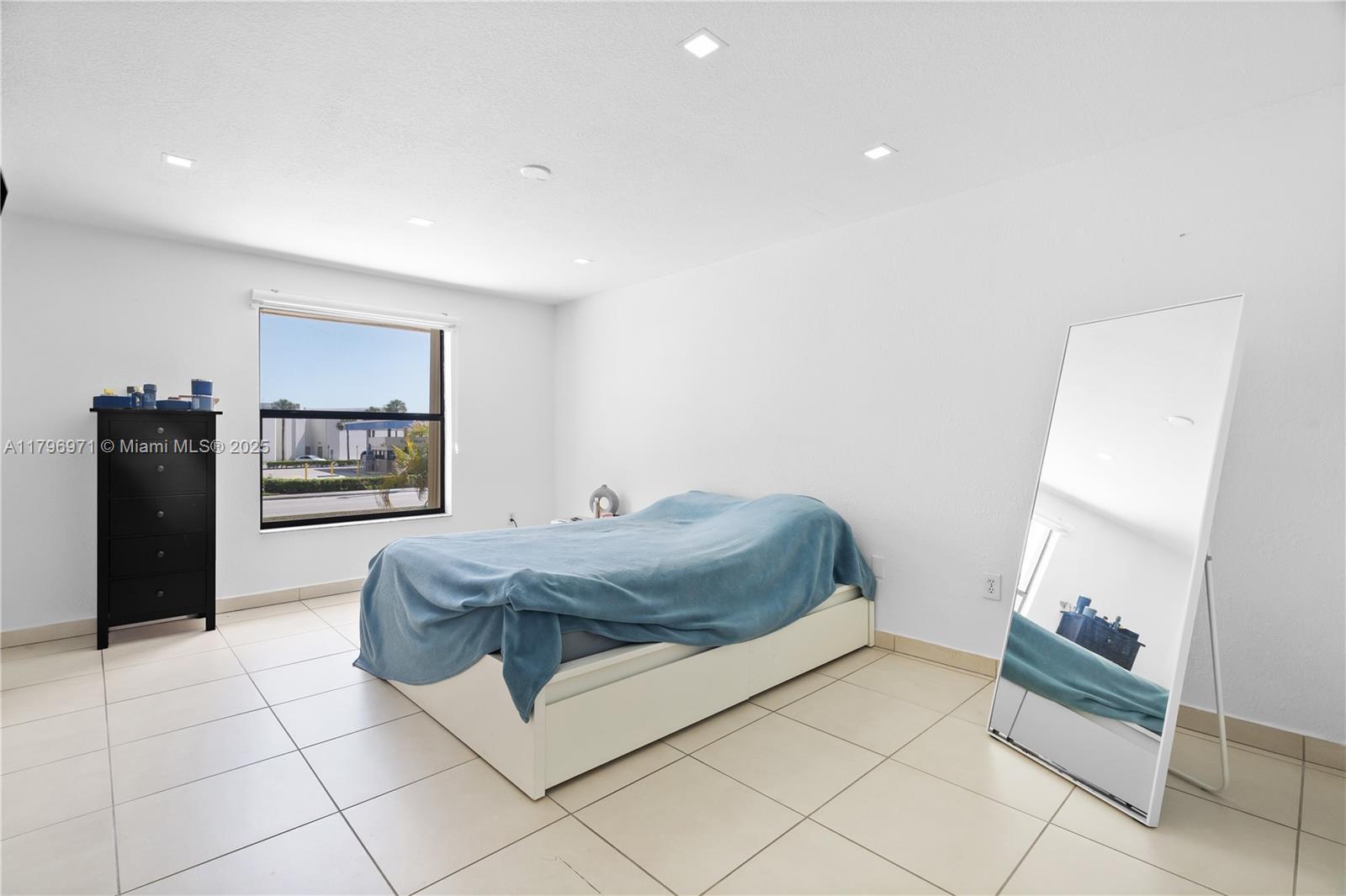 Building Photo - 2090 SW 122nd Ave