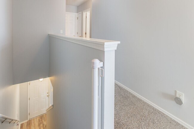 Building Photo - BEAUTIFUL - Lakefront Living – 3BR/3BA Tow...