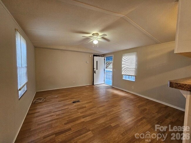 Building Photo - 776 Montgomery Dr