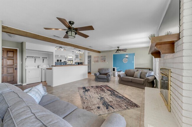 Building Photo - 403 Sunset Dr