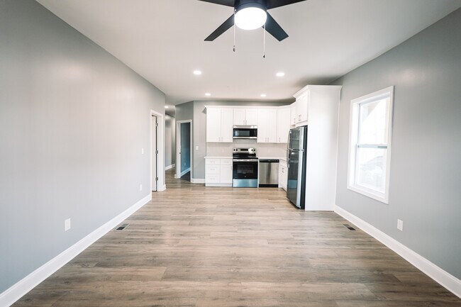 Building Photo - UNIT B