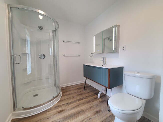 Building Photo - 556 Broadway St