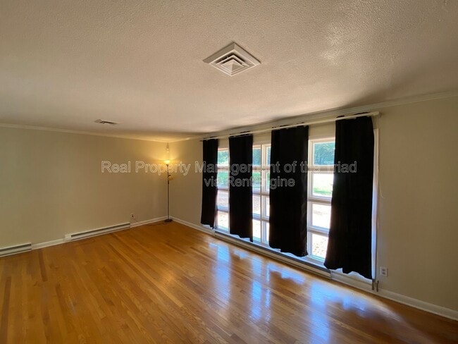 Building Photo - 926 Hilltop Blvd