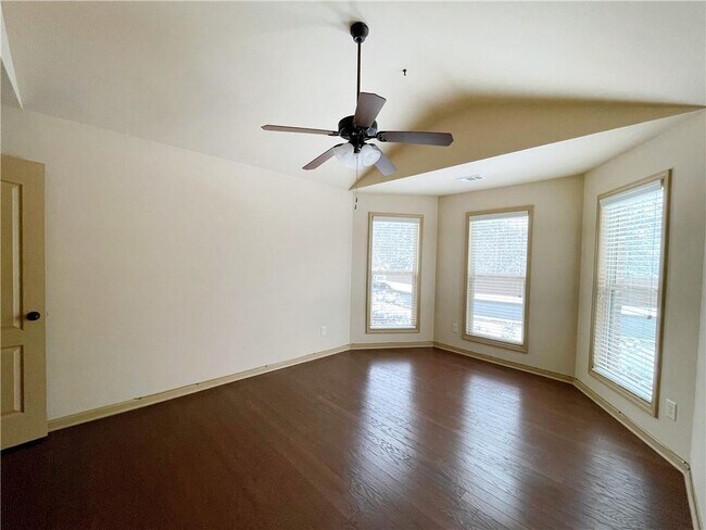 Building Photo - 1821 Bridle Rd