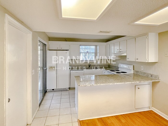 Building Photo - 9970 Timberlake Dr E