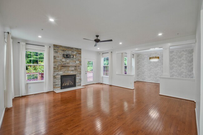 Building Photo - 3461 Eagle Ridge Dr