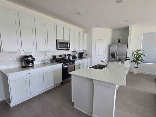 Building Photo - 3061 Avenida Sonoma Dr