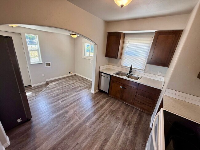 Building Photo - Charming 2-Bedroom Home with Patio, Storage & Plenty of Parking