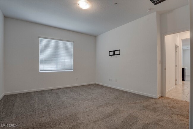 Building Photo - 5730 Sky Pointe Dr