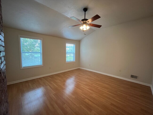 Building Photo - 5117 Cypress St