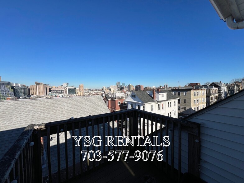 Building Photo - 9 Sunset St