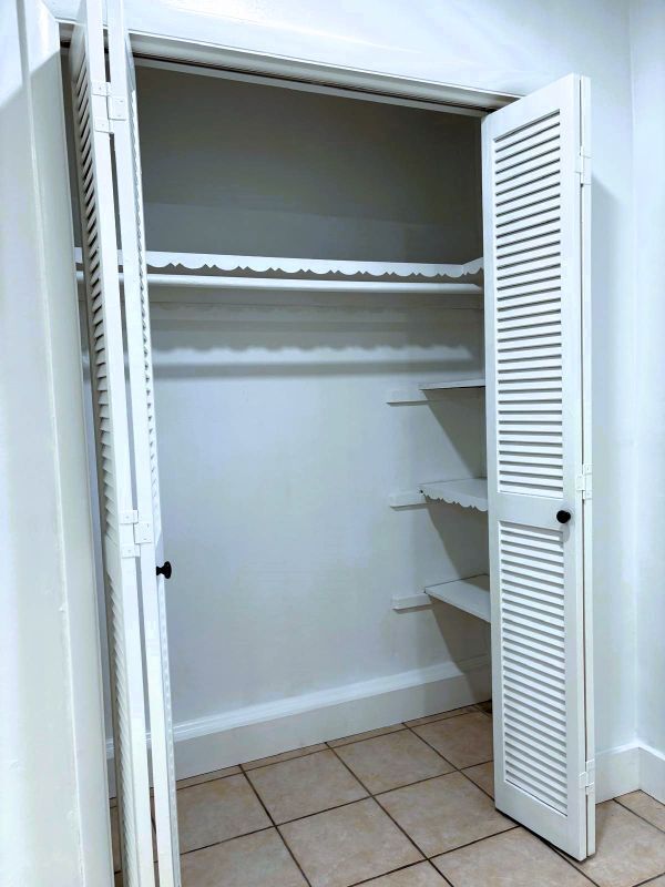 Building Photo - 1117 NE 10th St