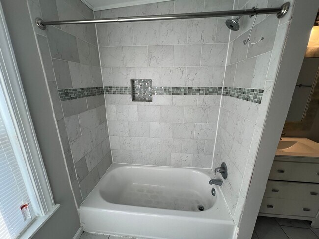 Building Photo - Beautifully Updated 2 bdrm/2bth Home Located in the Peter Paul Neighborhood mere minutes from Dow...