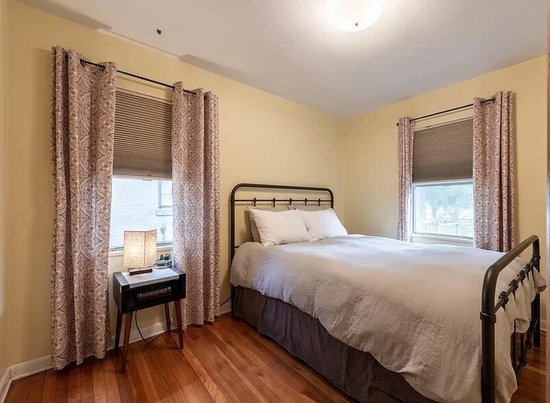 Building Photo - 904 E Maxwell Ln