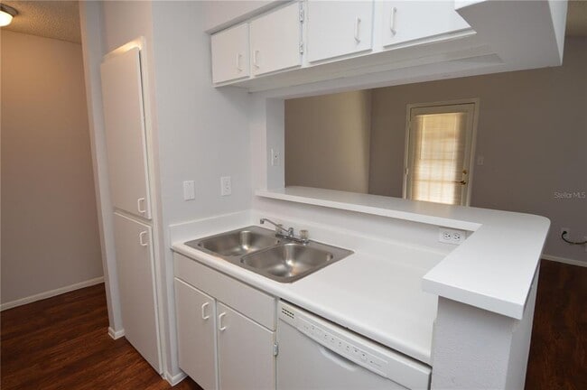Building Photo - 8625 Mallard Reserve Dr