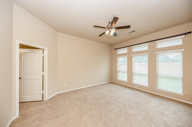 Building Photo - 29011 Davenport Dr