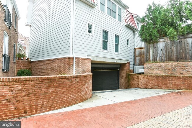 Building Photo - 628 South Carolina Ave SE