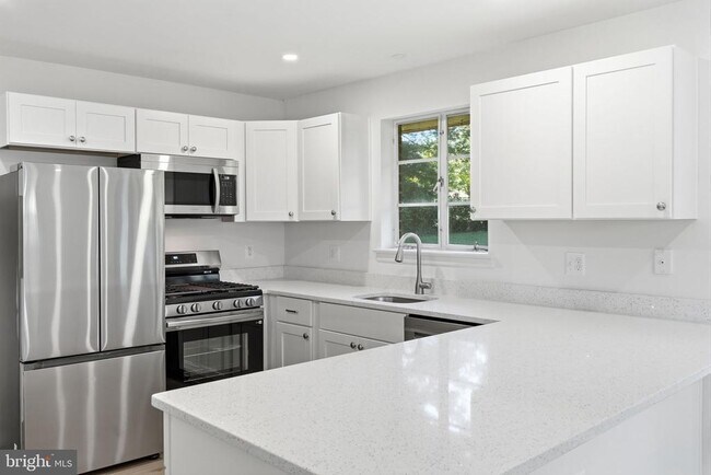 Building Photo - 8009 Gosport Ln